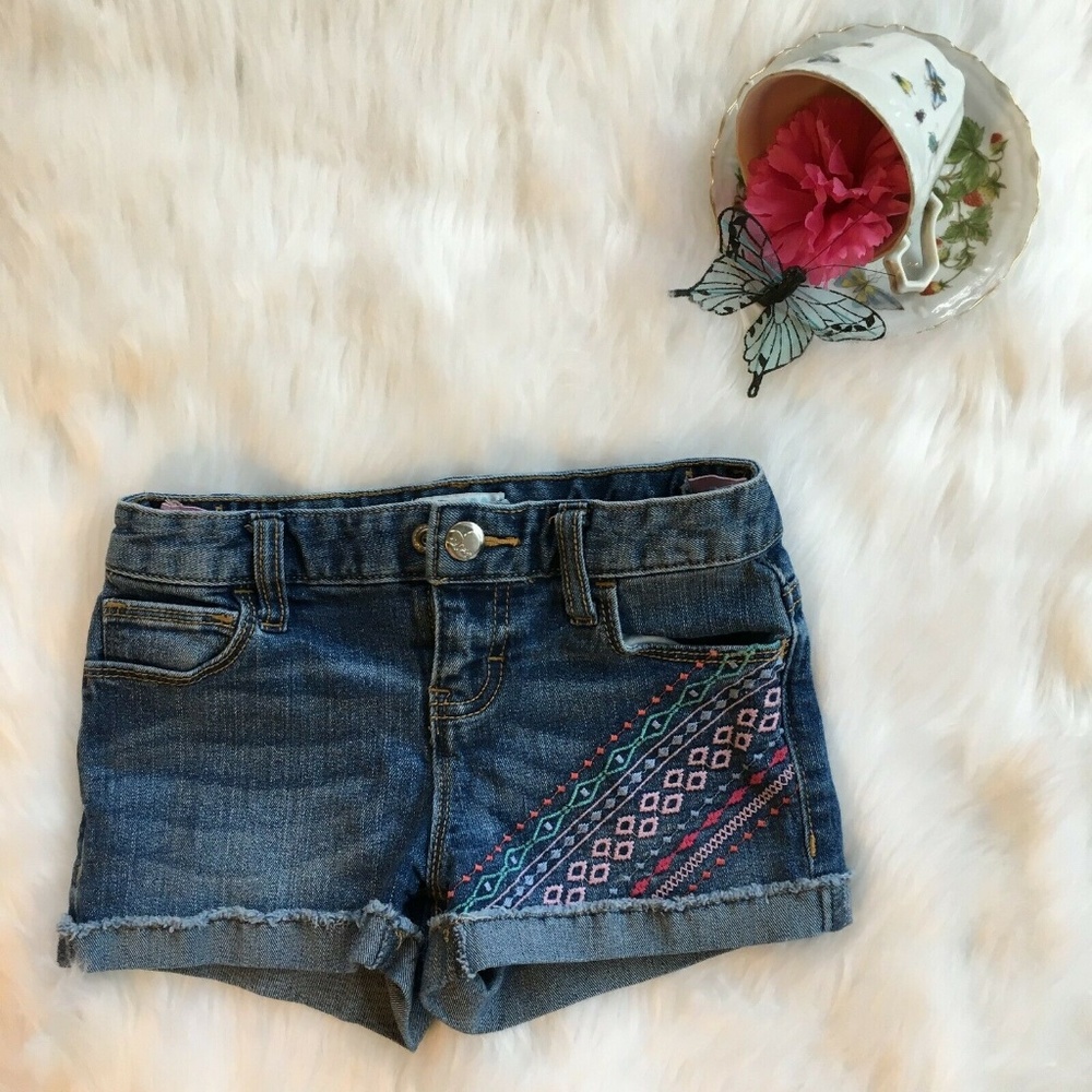 Old Navy Embroidered Design Rolled Cuff Shorts 7